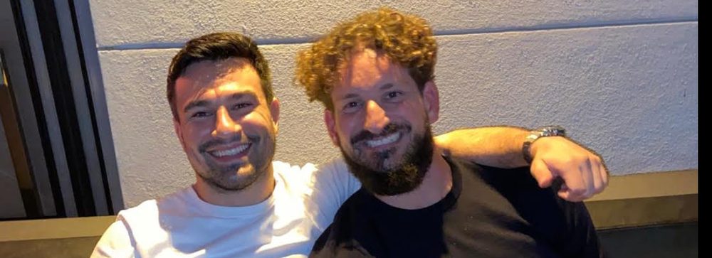 Simon mit einem Freund