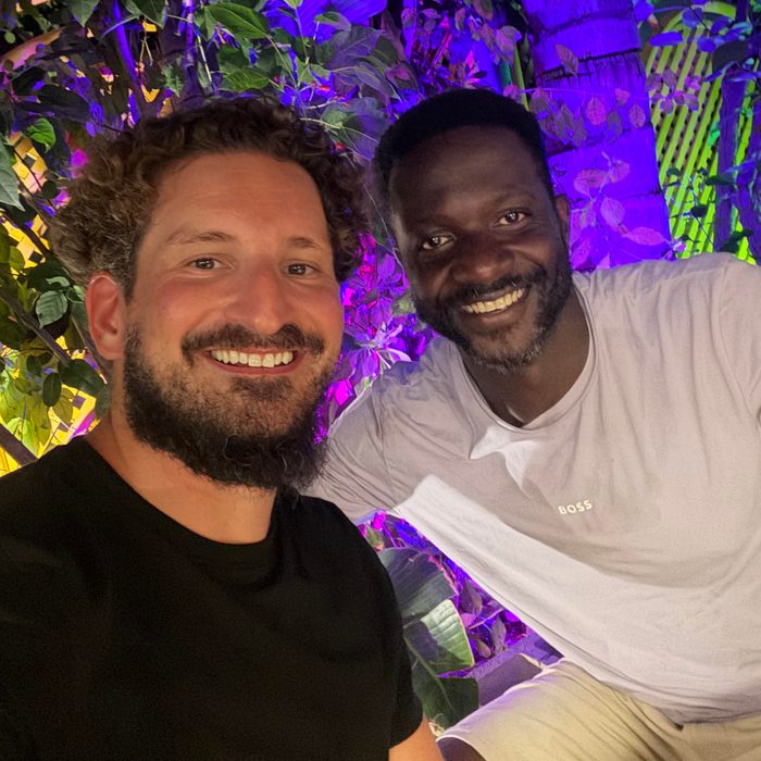 Simon mit einem Freund